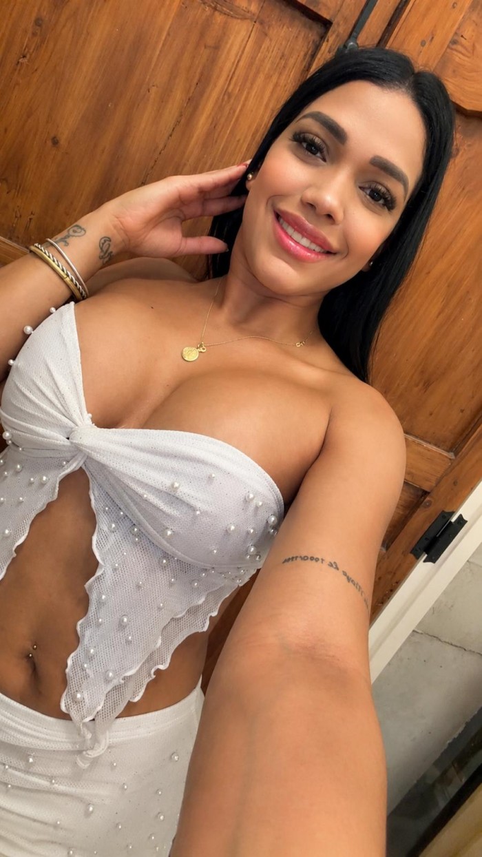 Hermosa venezolana y fogosa