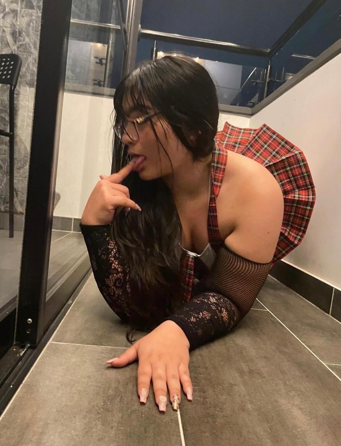 PAPI ESTOY MUY CALIENTE TE DARE EL MEJOR SERVICIO