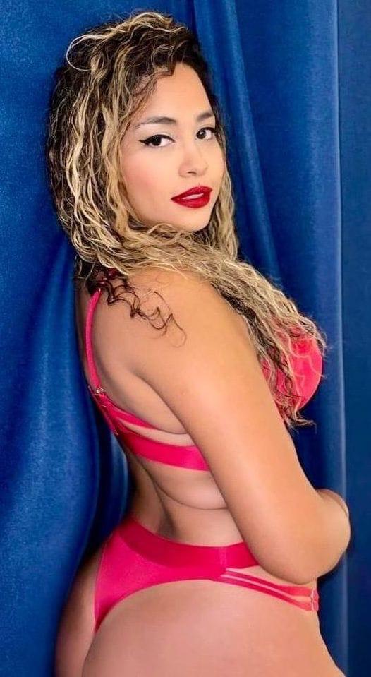 MUJER FIESTERA COMPLACIENTE A TUS CAPRICHOS