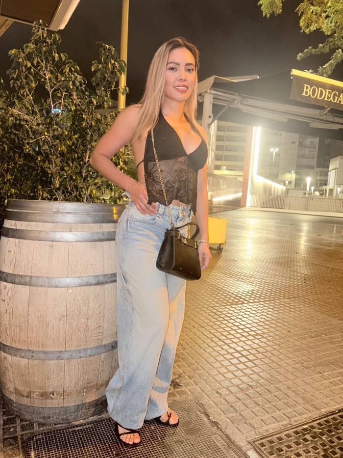 DIOSA DEL PLACER COMPLACIENTE A TOPE