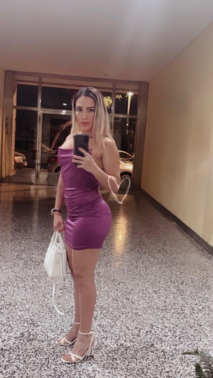 DIOSA DEL PLACER COMPLACIENTE A TOPE