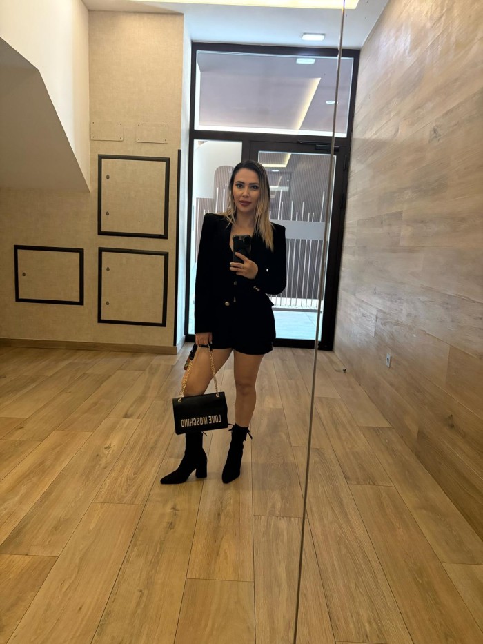 DIOSA DEL PLACER COMPLACIENTE A TOPE