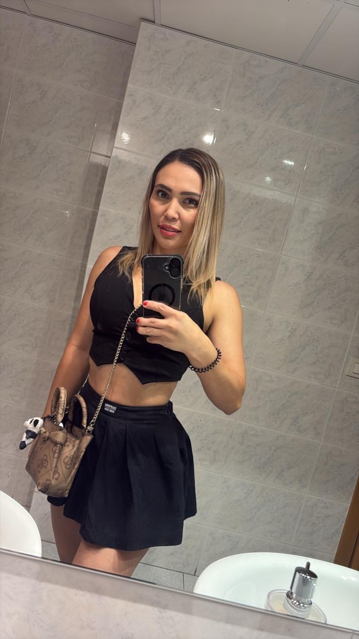 DIOSA DEL PLACER COMPLACIENTE A TOPE