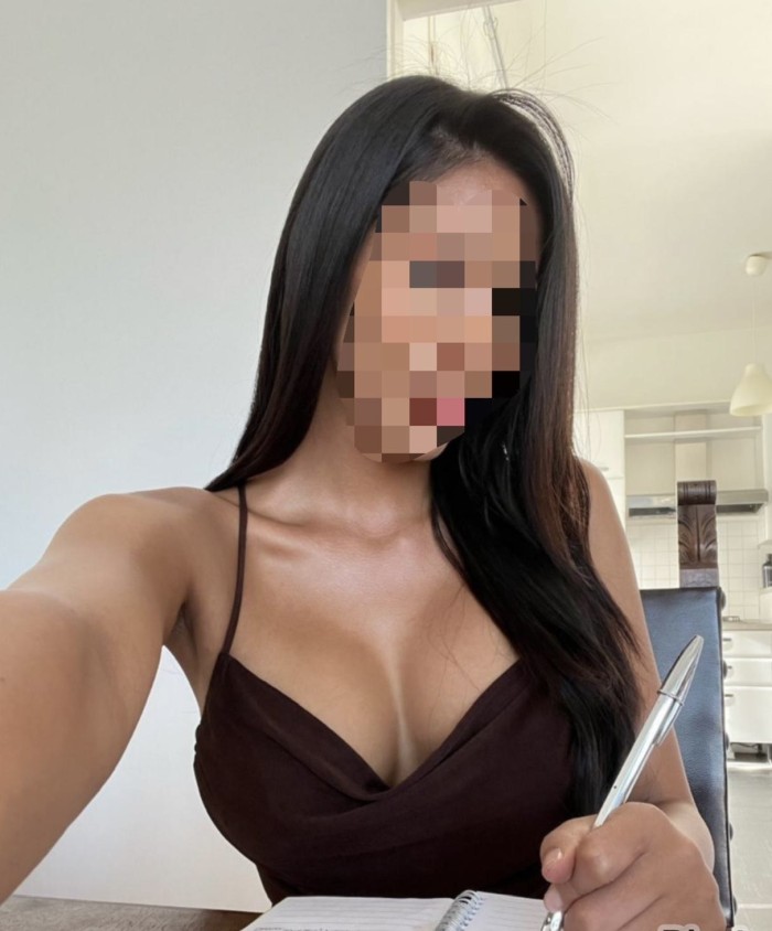 Latina muy caliente y fiestera