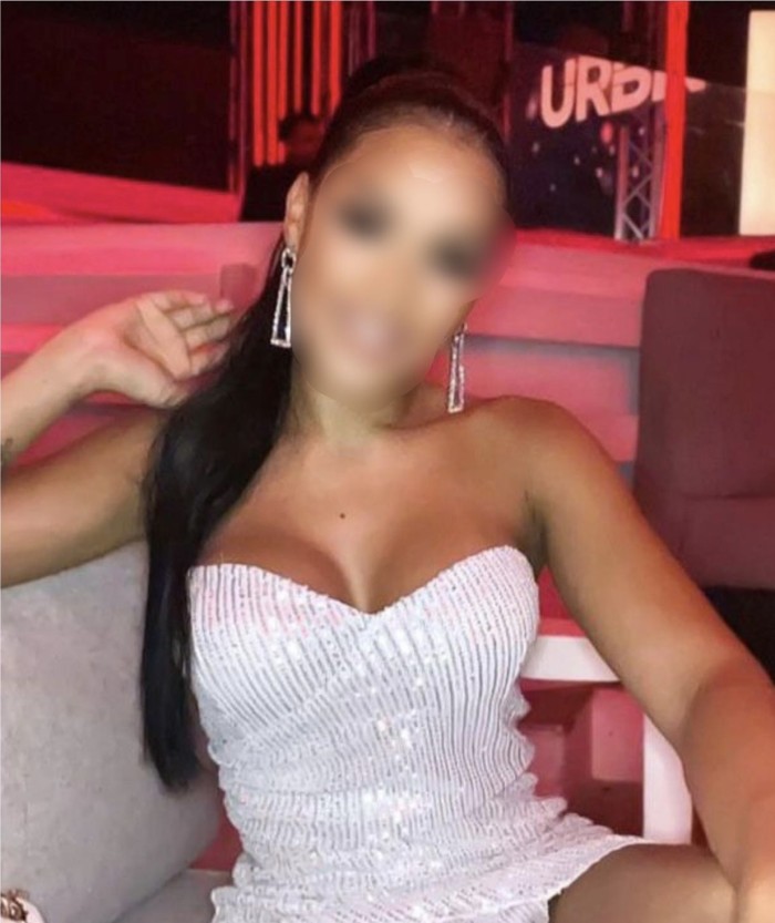 Latina muy caliente y fiestera