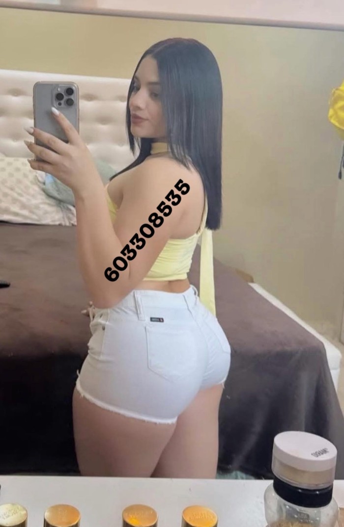 Latina extrovertida caliente juguetona