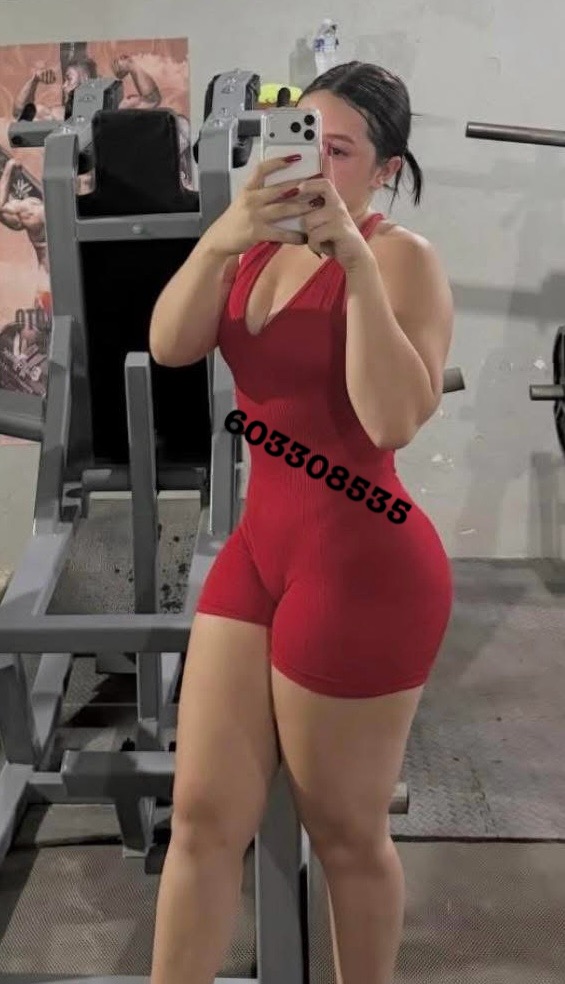 Latina extrovertida caliente juguetona