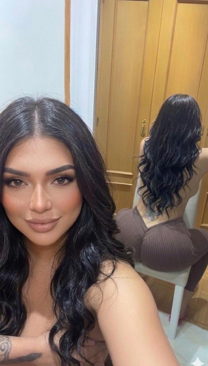 Dahiana una mujer guapa complaciente