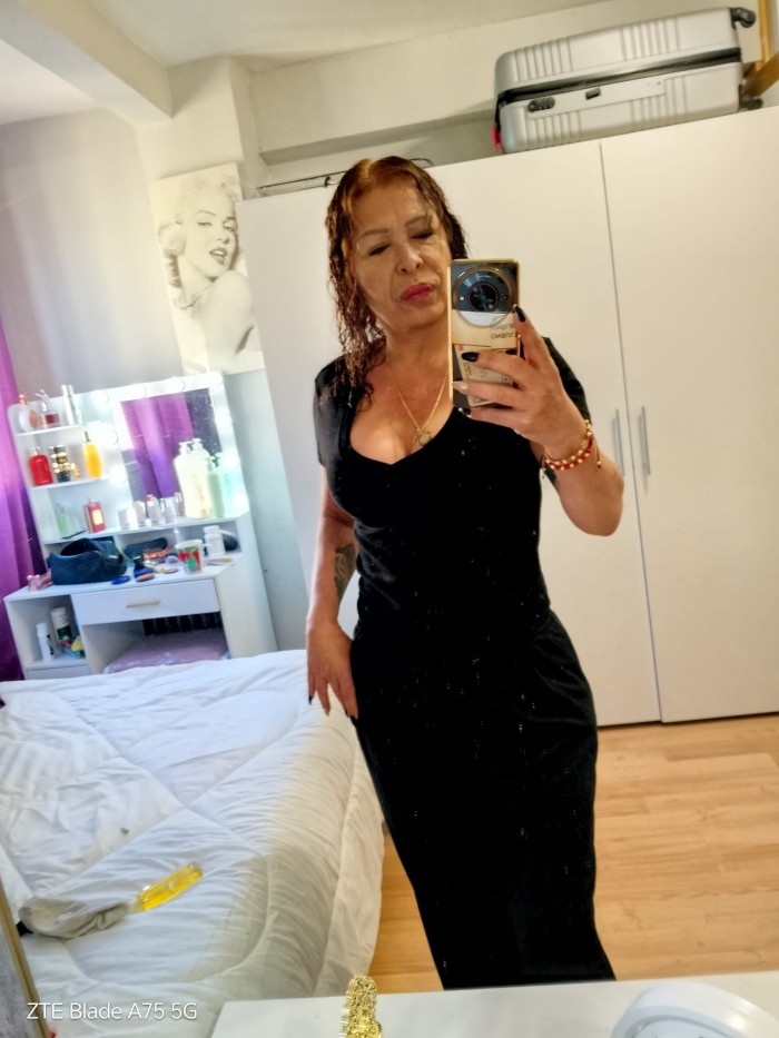 TRANS LUJURIOSA FIESTERA COMPLACIENTE SOLO SALIDAS