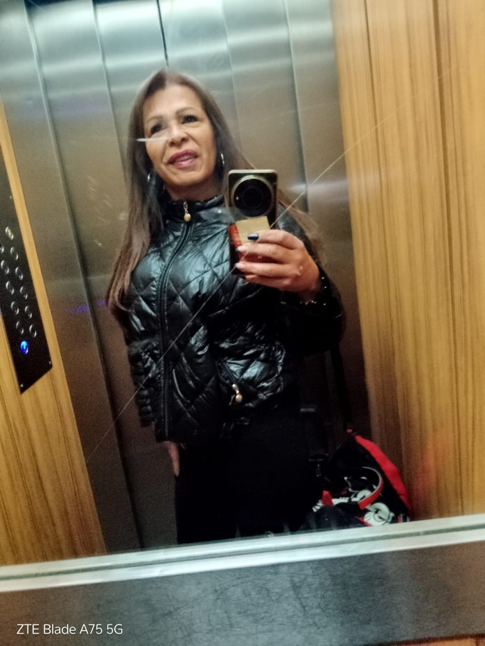 TRANS LUJURIOSA FIESTERA COMPLACIENTE SOLO SALIDAS