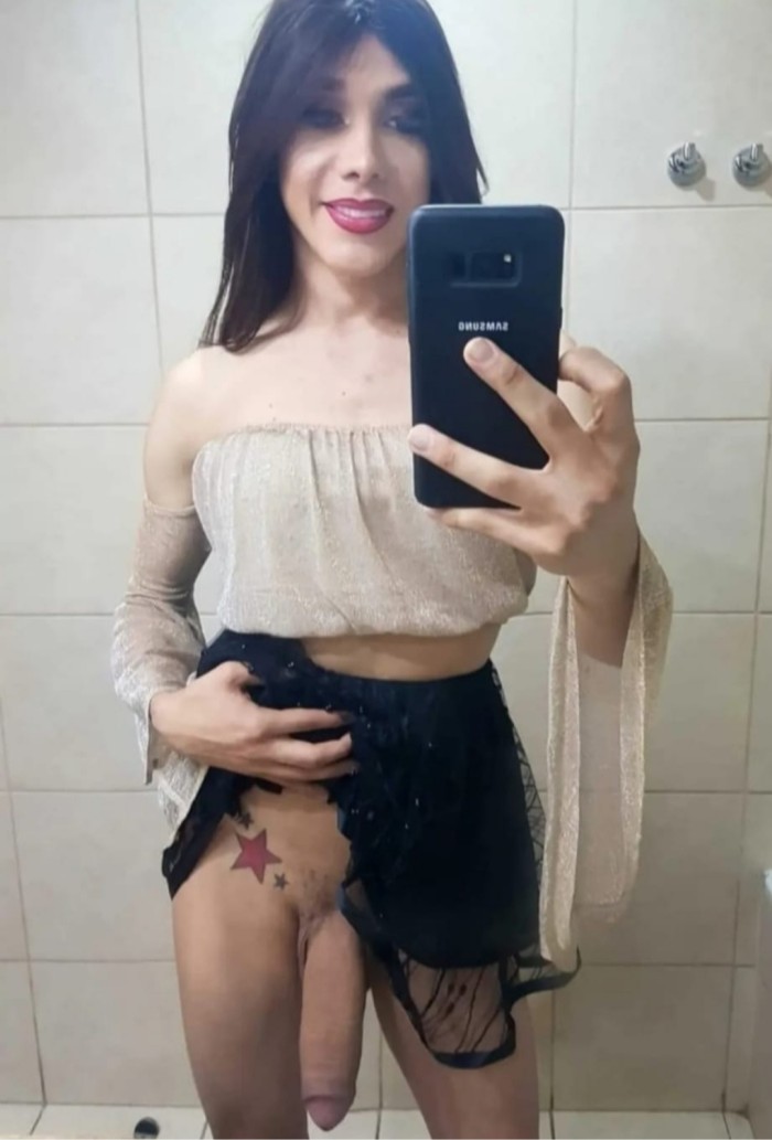 Masajista erotica con Polla grande y gorda detrás