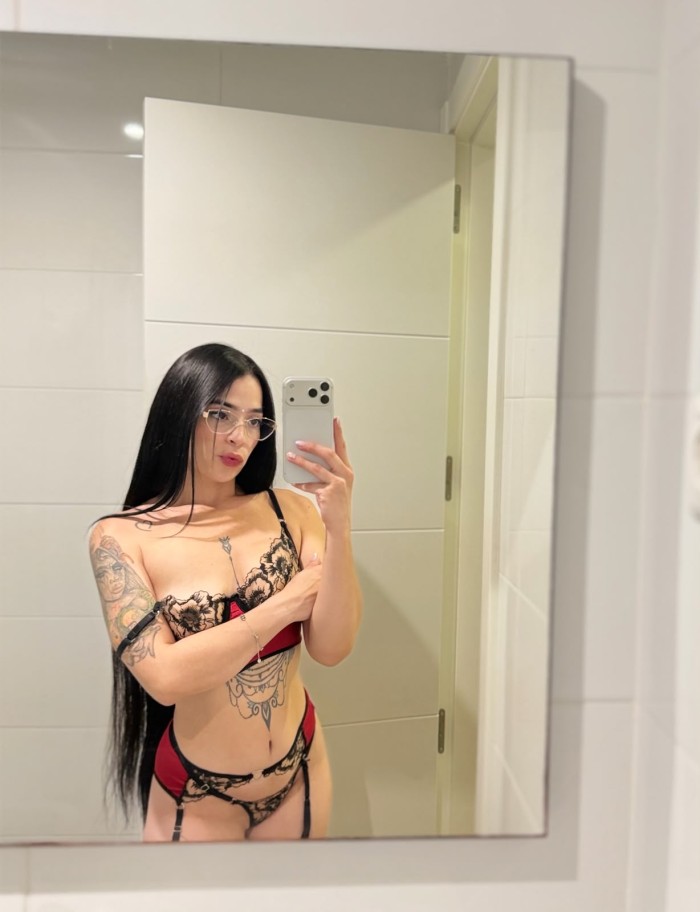ARDIENTE LATINA MUY APASIONADA EN TORREMOLINOS FULL FIESTERA Y CACHONDA