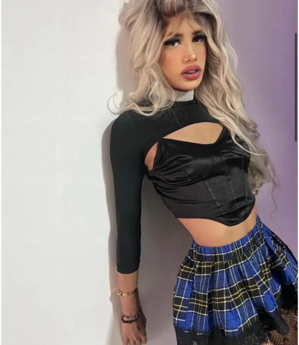 DE PASO UNA SEMANA. Pocos días. TRANSEXUAL DOTADA