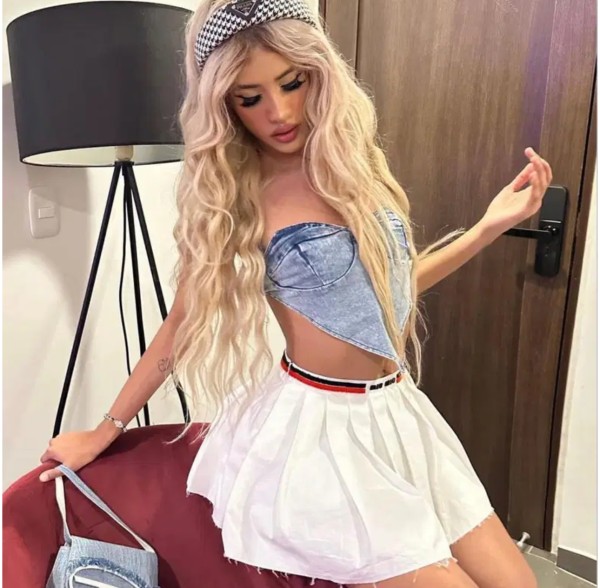 DE PASO UNA SEMANA. Pocos días. TRANSEXUAL DOTADA