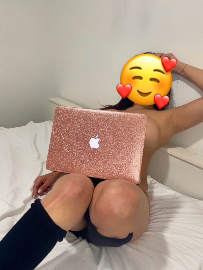 LATINA CARIÑOSA Y CON GANAS DE DISFRUTAR AL MAXIMO