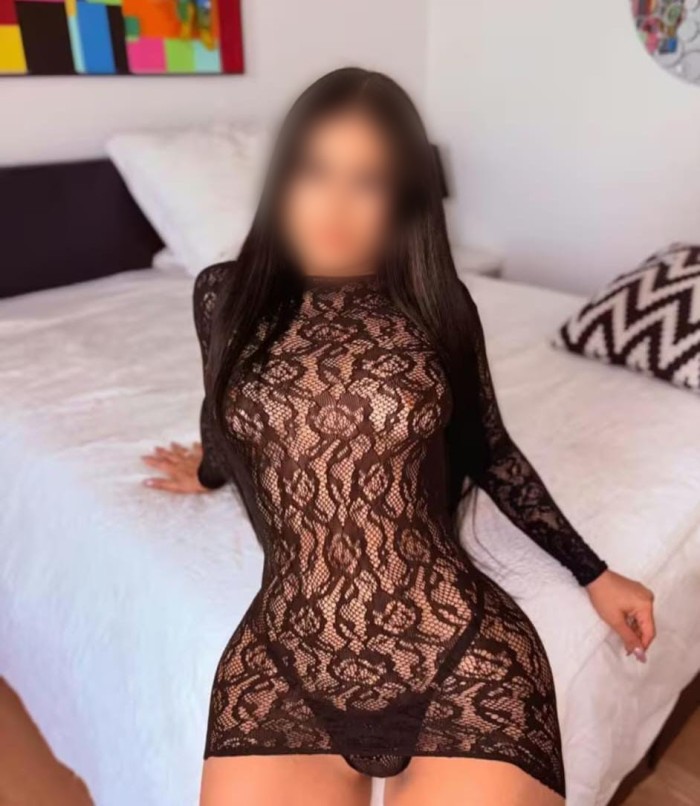 SEXY FOGOSA LATINA DE CURVAS QUE FLIPAS PARA TI DATE EL GUSTO NOVEDAD