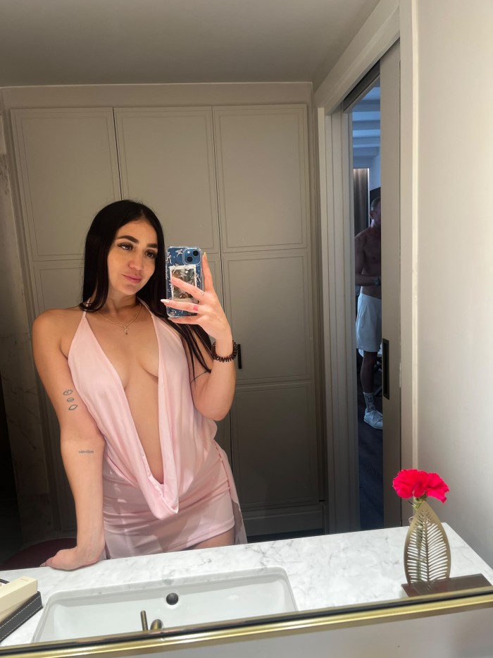 VALERY HERMOSA PELINEGRA