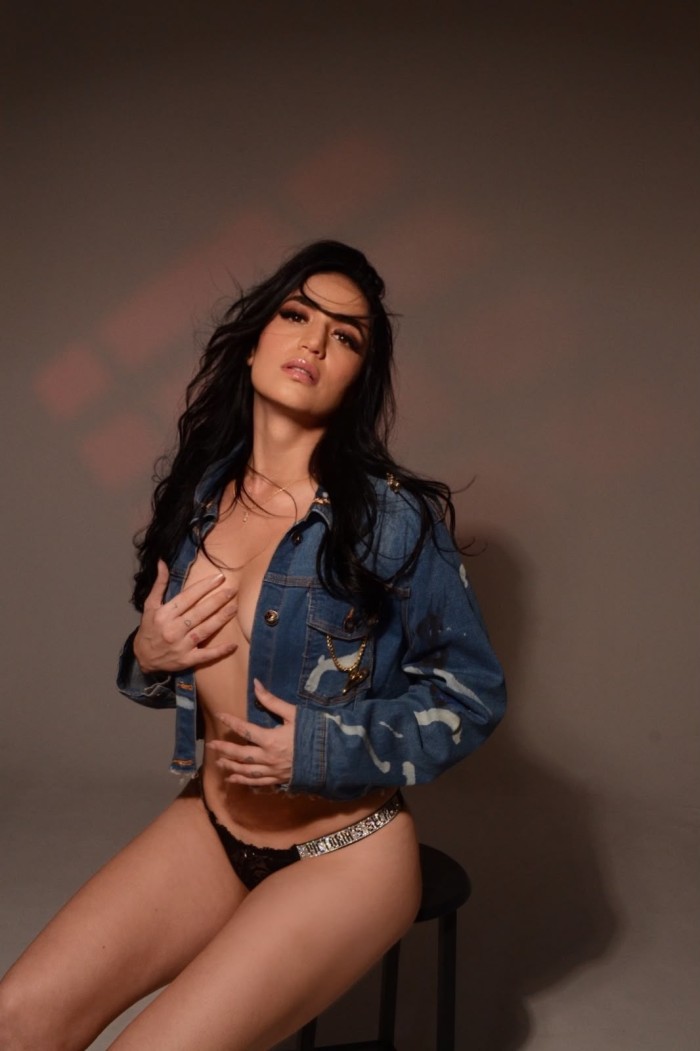 VALERY HERMOSA PELINEGRA