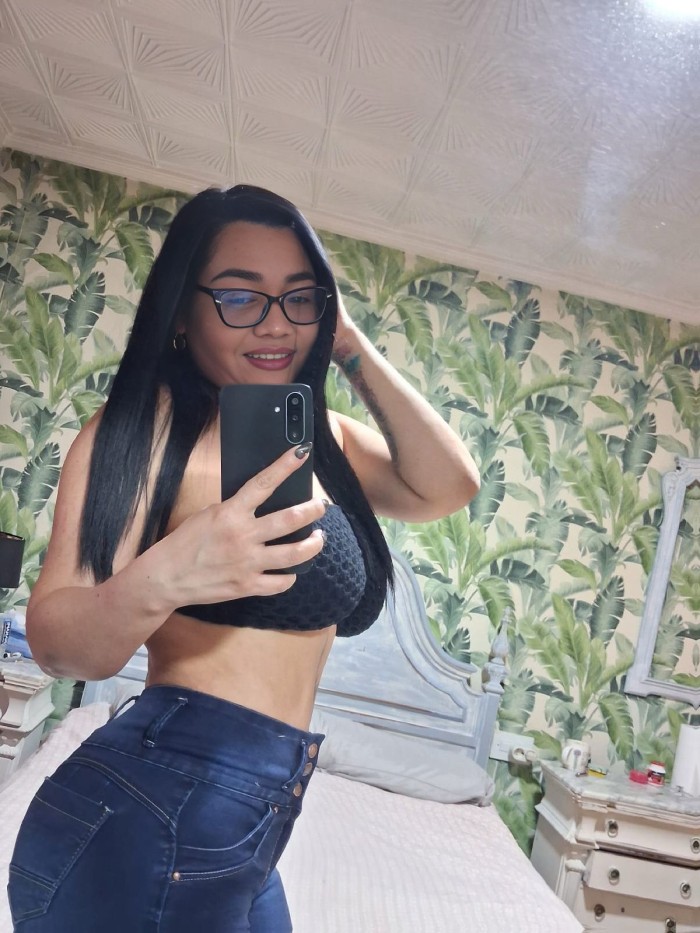 COLOMBIANA MUY FIESTERA CON JUGUETICOS PARA TI