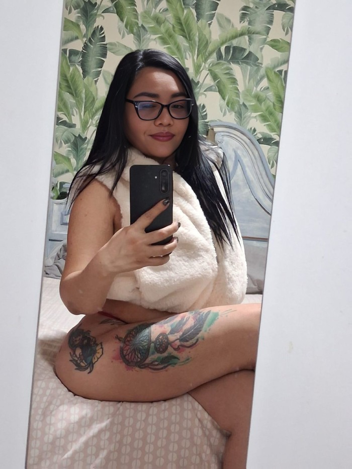 COLOMBIANA MUY FIESTERA CON JUGUETICOS PARA TI