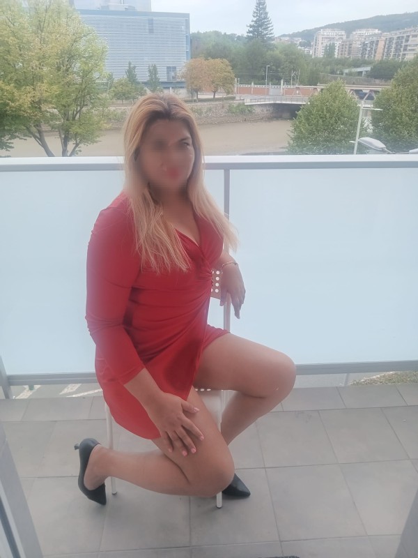 Recien llegada mamadas mojadas ,fiestas  cachondisima
