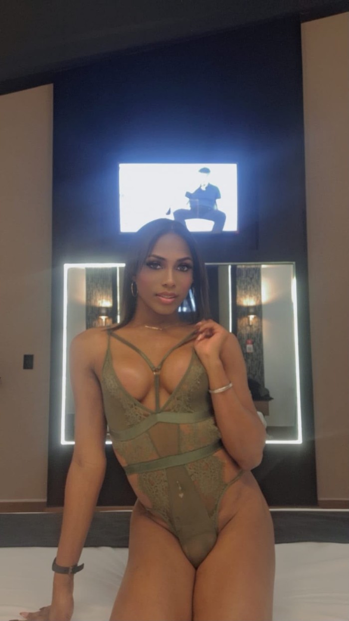 EN IBIZA TRANS DOMINANTE CACHONDA FIESTERA