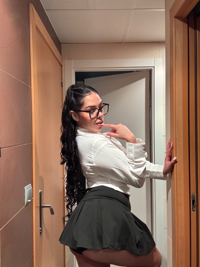 Nueva en tu zona, colombiana completita :)