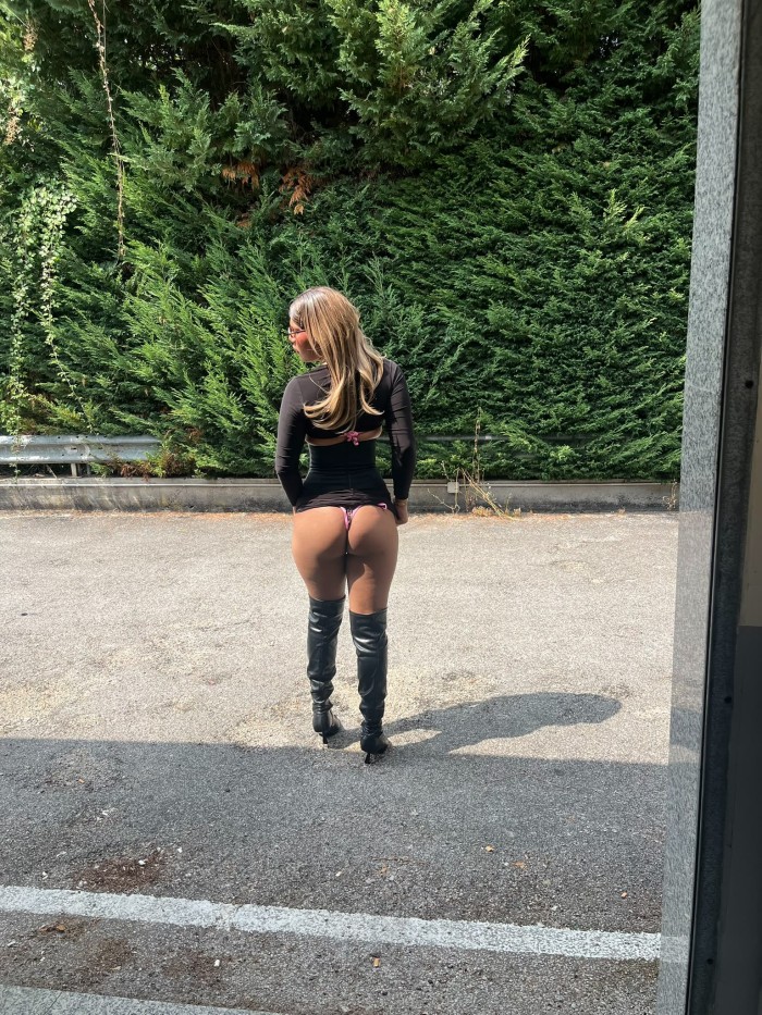 JOVEN DE LUJO COLOMBIANA 19 AÑOS