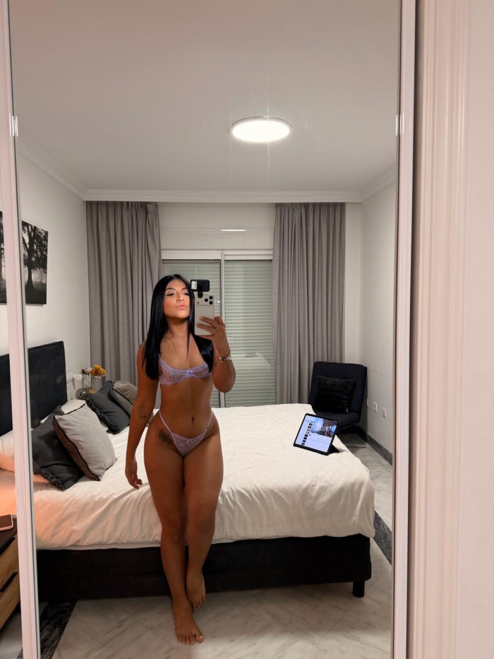 ARDIENTE SENSUAL COMPLACIENTE DESEOSA DE SEXO