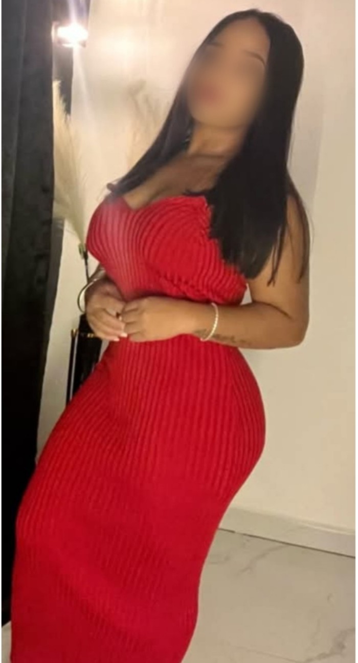 Cariñosa enrollada dispuesta a complacerte