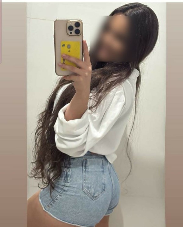 Muchacha bonita de moral distraída. Acabo de llegar a la ciudad