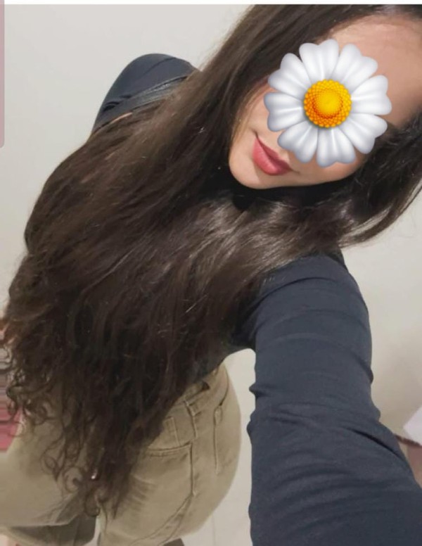 Muchacha bonita de moral distraída. Acabo de llegar a la ciudad