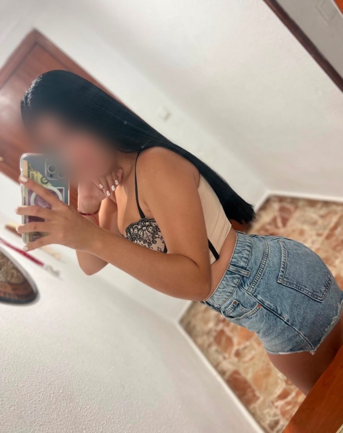 POR CAROLINAS ALTAS – VENEZOLANA DE LUJO JOVENCITA Y MORBOSA