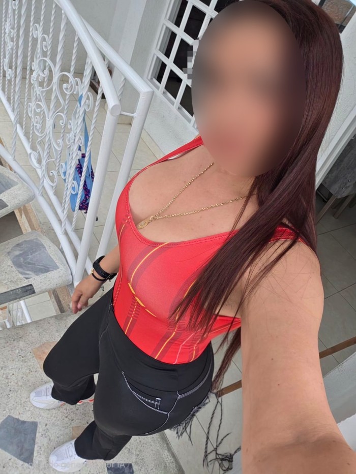 LATINA CON MUCHO FUEGO Y PASIÓN, 666189562
