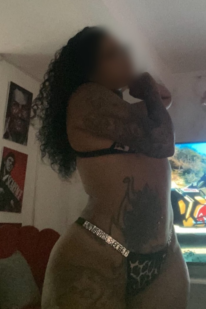 COLOMBIANA DE LUJO EXPLOSIVA E INSACIABLE