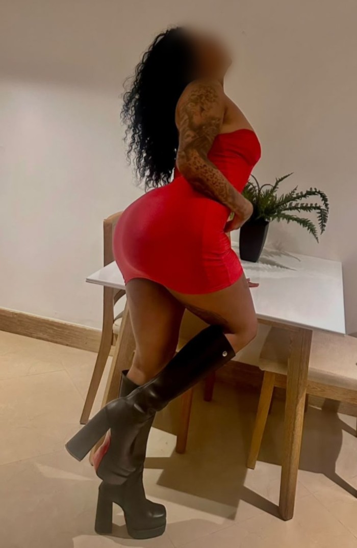 COLOMBIANA DE LUJO EXPLOSIVA E INSACIABLE