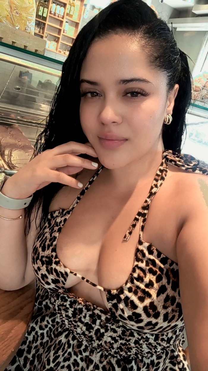 NOVATA, VENEZOLANA Y CON GANAS DE COMPARTIR