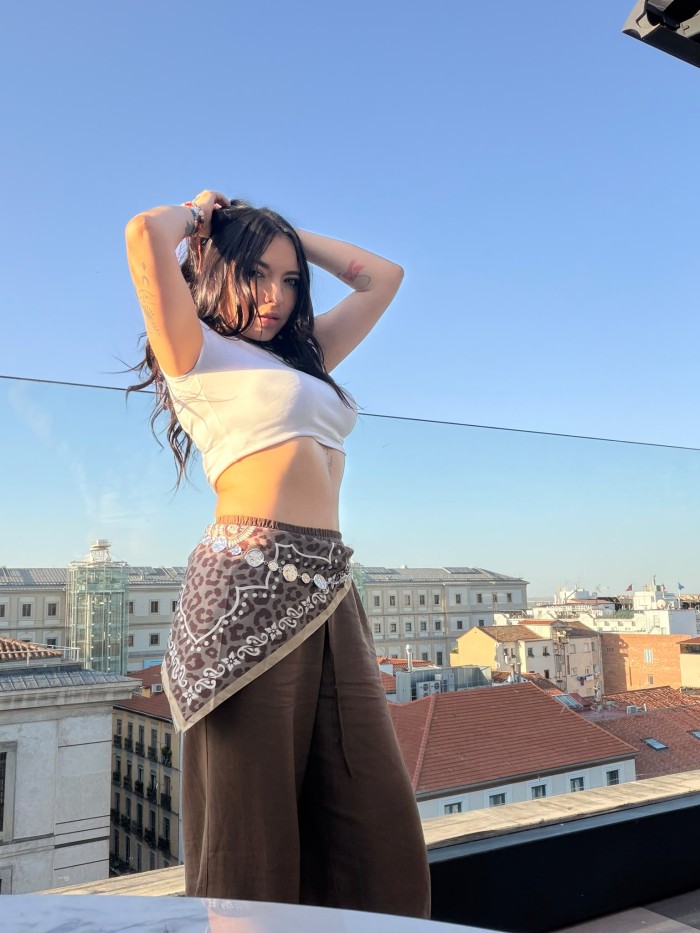 LUNA, MEXICANA GUAPÍSIMA DE OJAZOS VERDES