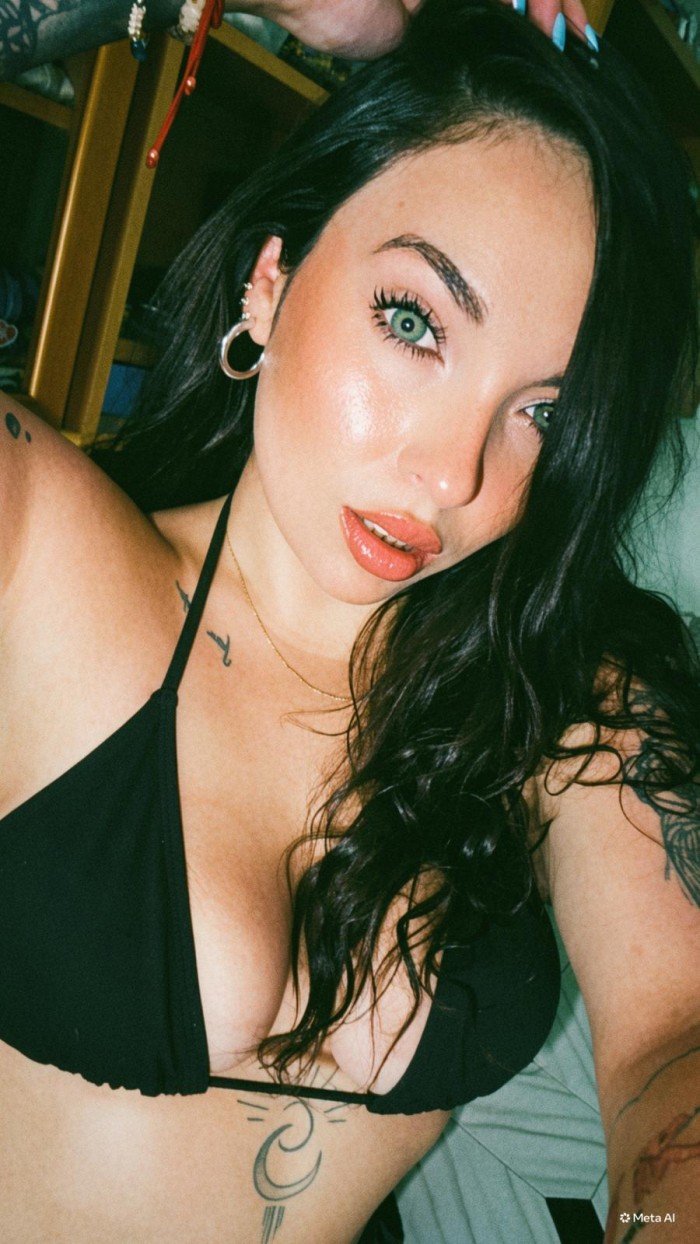 LUNA, OJAZOS VERDES MEXICANA DE 24 AÑOS