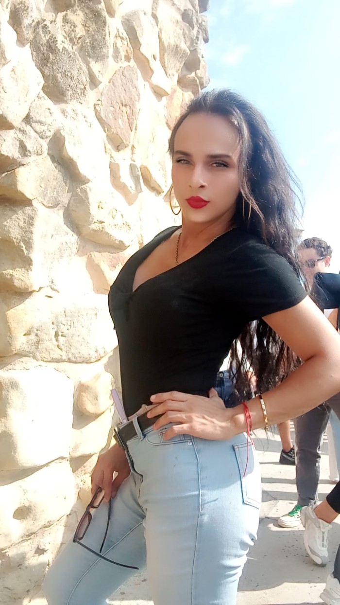 CHICA TRANS VERSATIL LUJURIOSA ADICTA AL SEXO VEN