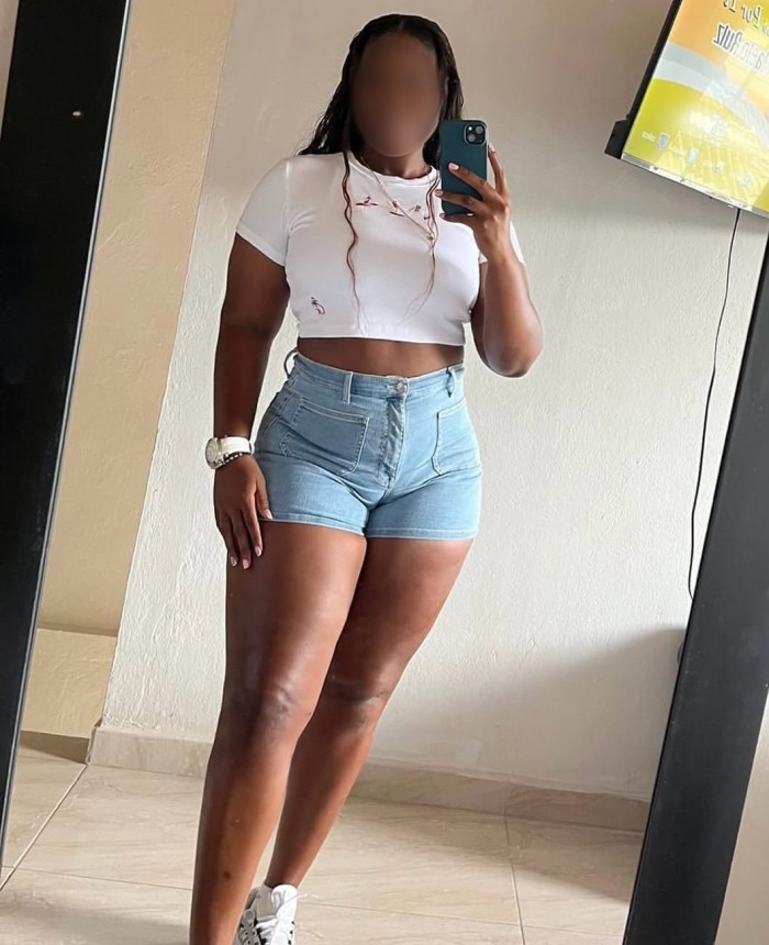 MORENA CON CULAZO EN VECINDARIO
