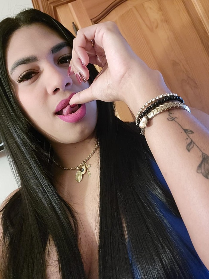 NOVEDAD SAMANTA, MORBOSA CARIÑOSA FIESTERA EN DOS HERMANAS