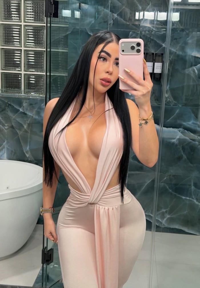 Hermosa latina recién llegada a Córdoba