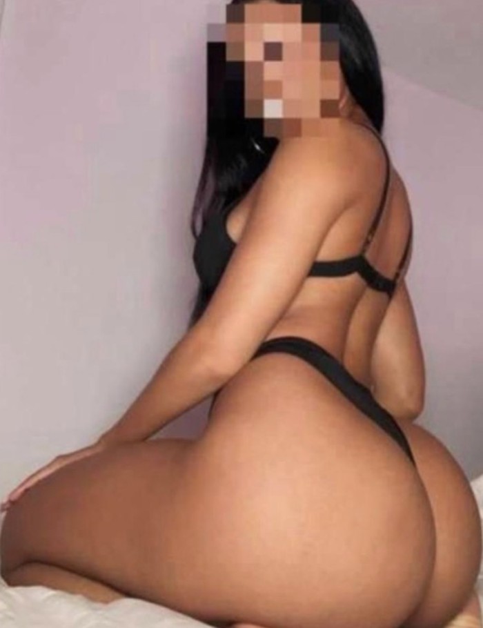CARIÑOZA Y SENSUAL SEÑORITA CALIENTE DE PASO