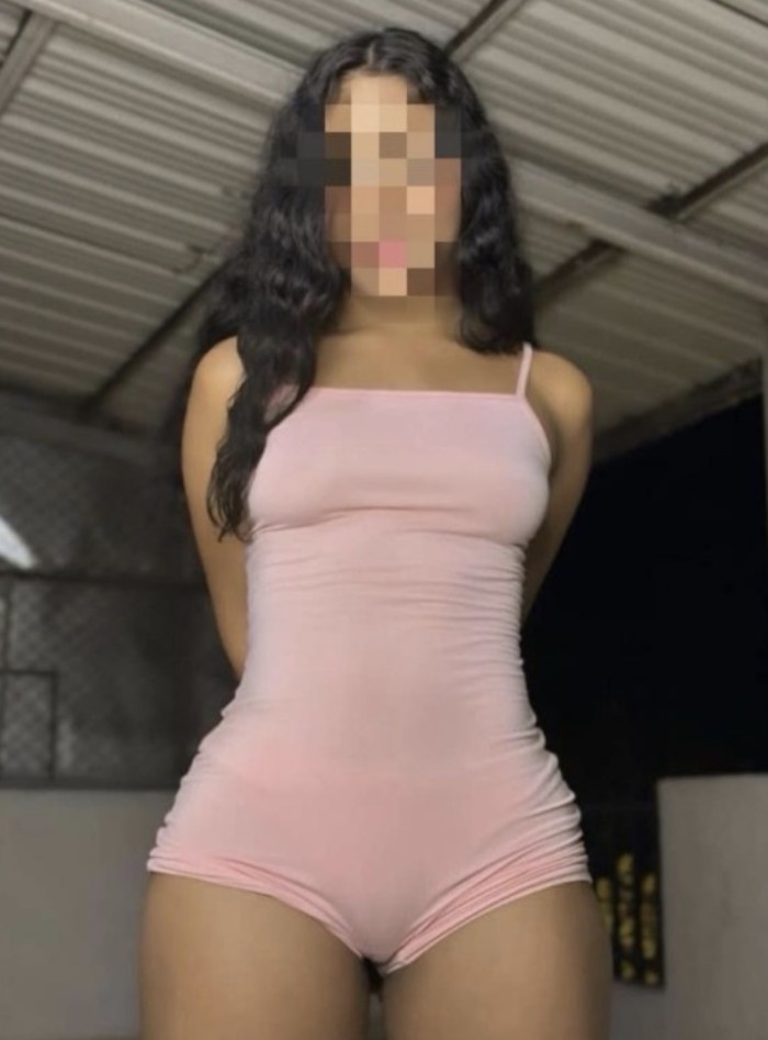CARIÑOZA Y SENSUAL SEÑORITA CALIENTE DE PASO