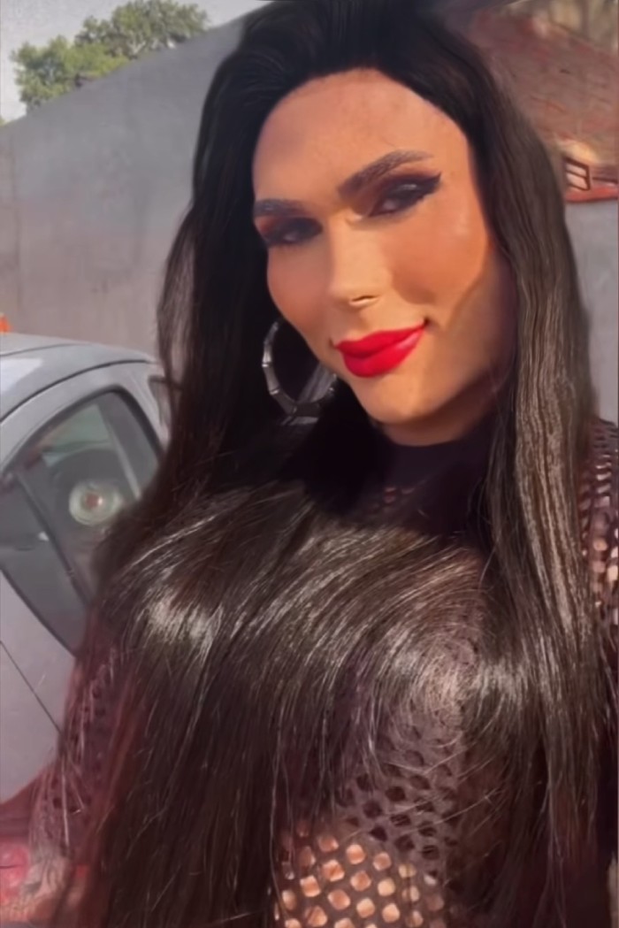 Tranny Claudia morenaza exótica alta 1.80