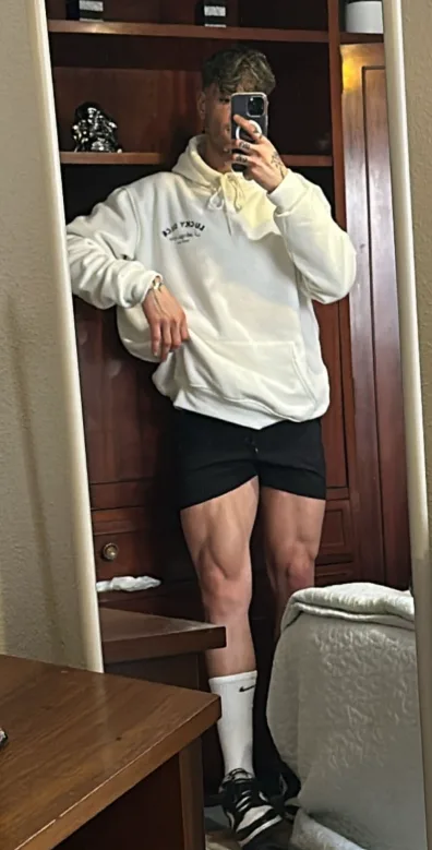 CHICO DELICIOSO LUJURIOSO IMPLICADO MUY COMPLACIEN