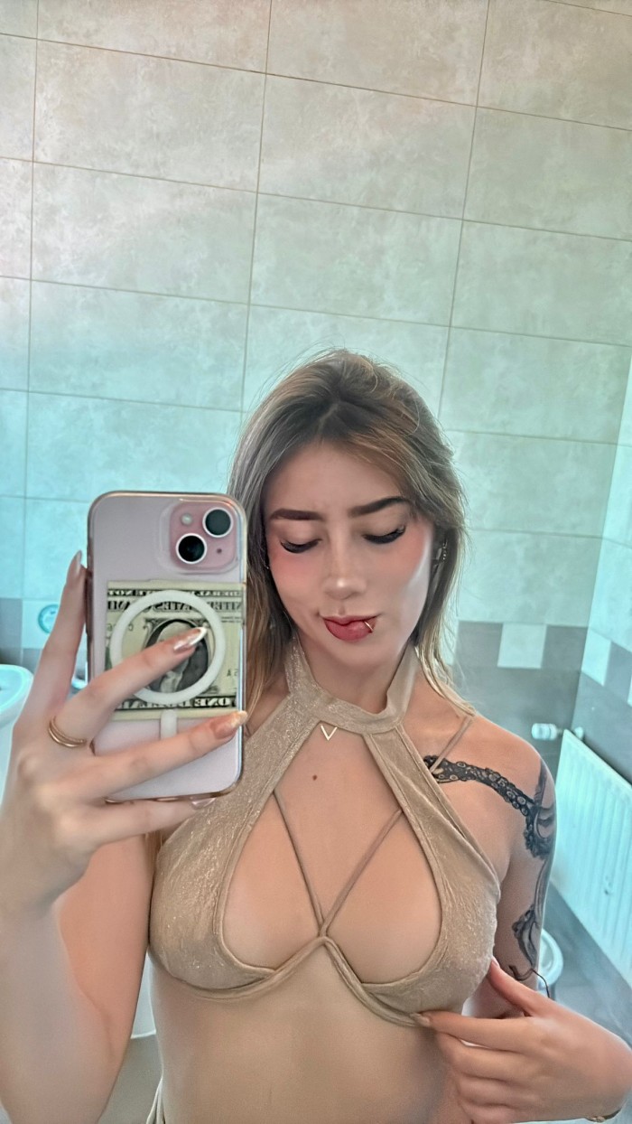 RICA RUBIA 23 AÑITOS DISPUESTA A COMPLACERTE