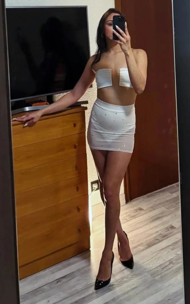 CHICA TRANS VERSATIL CACHONDA CON RICA SORPRESA