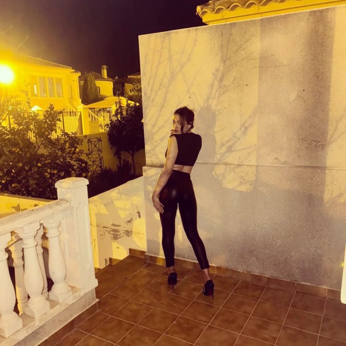 CHICA TRANS VERSATIL CACHONDA CON RICA SORPRESA